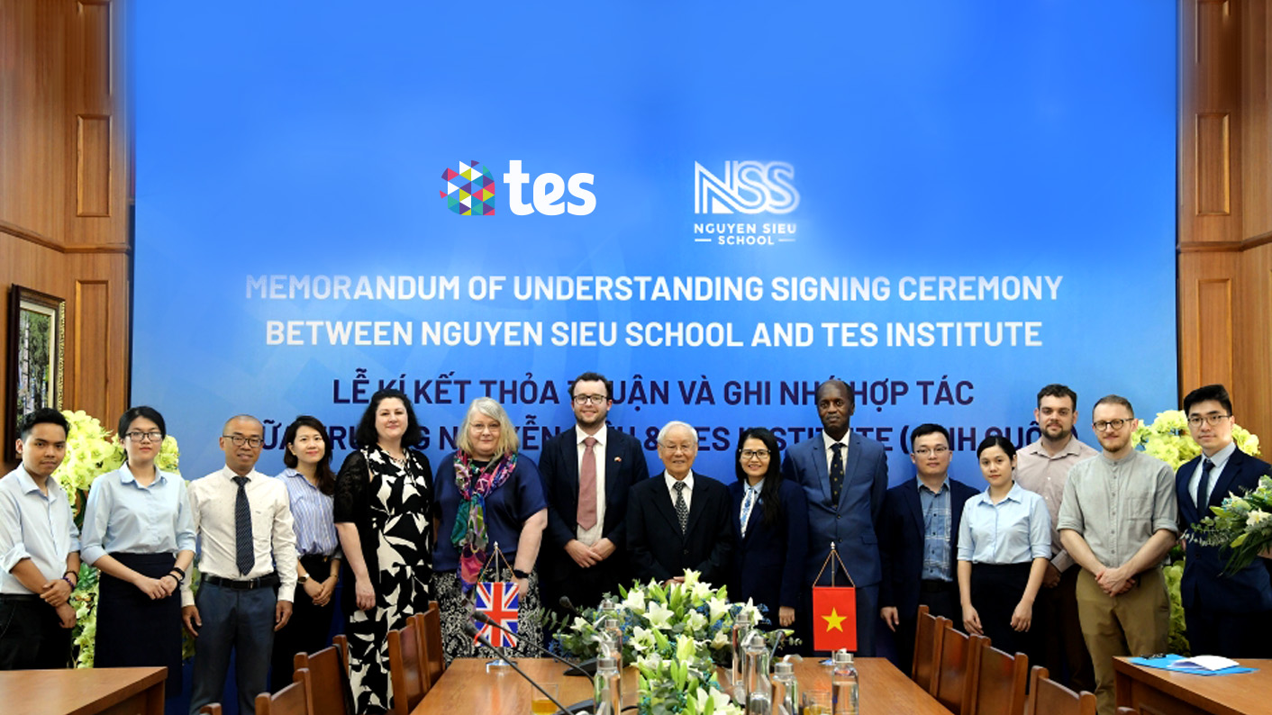 Nguyen Sieu School and Tes Institute signing ceremony